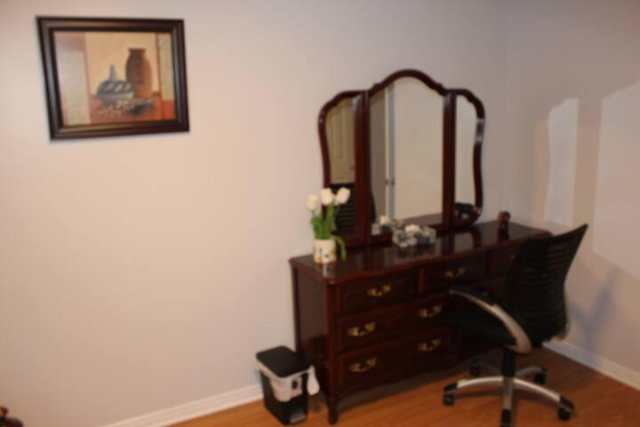Leila'S Place-Basement Apartment In Private Home Gatineau Esterno foto